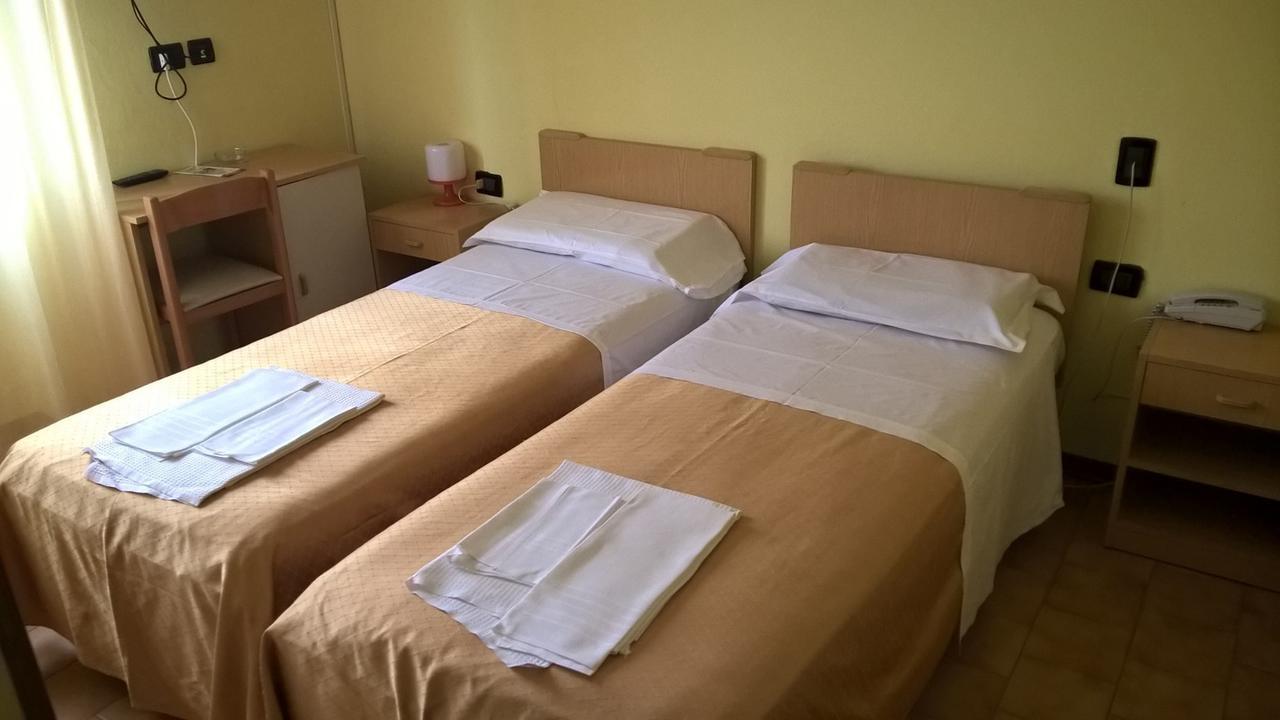Hotel Parigi Castel San Pietro Terme Δωμάτιο φωτογραφία